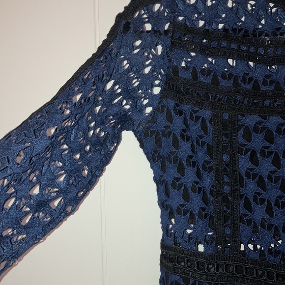 Detailed Black and cobalt blue macrame lace tiered mini dress - Picture 4 of 10